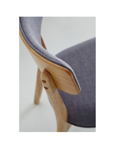 Silla moderna en roble o nogal tapizada en...