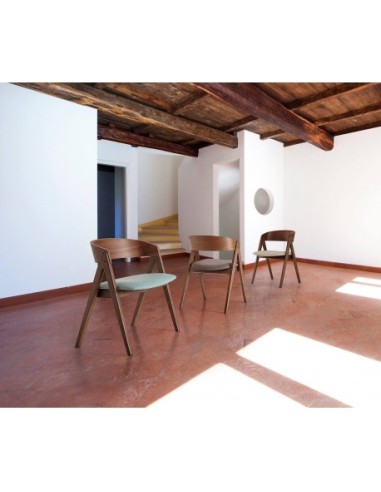 Silla moderna de madera de nogal tapizada en...