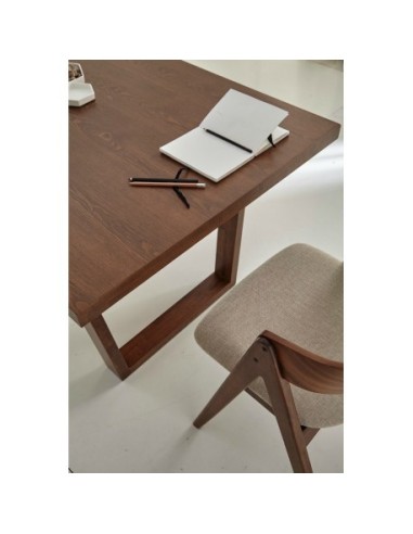 Silla moderna de madera de nogal tapizada en...