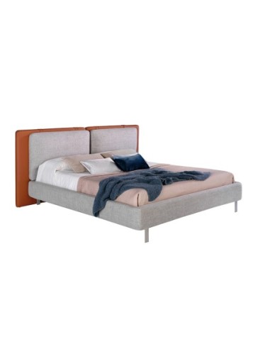 Cama polipiel color marrón y tela color gris