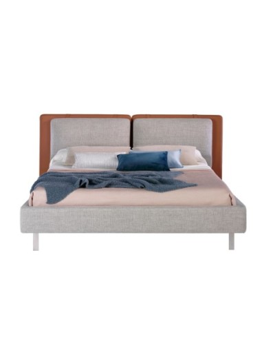 Cama polipiel color marrón y tela color gris