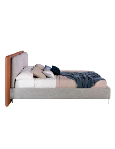 Cama polipiel color marrón y tela color gris