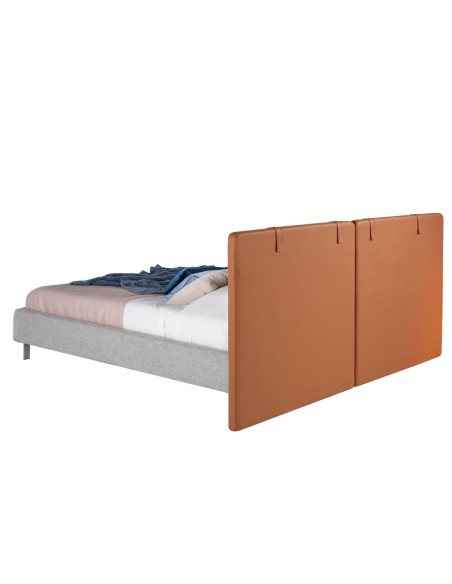 Cama polipiel color marrón y tela color gris
