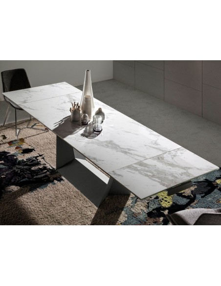 Mesa comedor extensible rectangular mármol porcelánico y acero negro