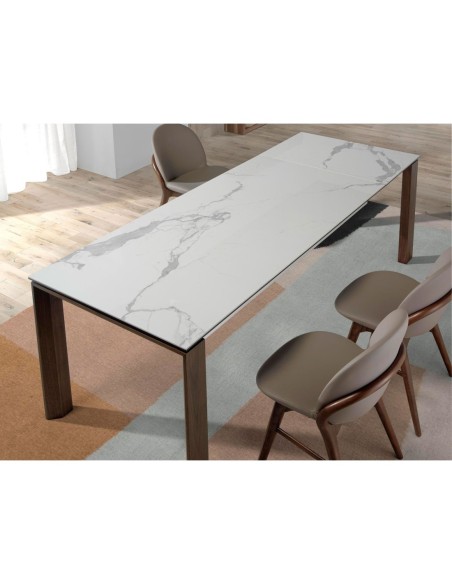 Mesa comedor extensible rectangular mármol porcelánico y nogal