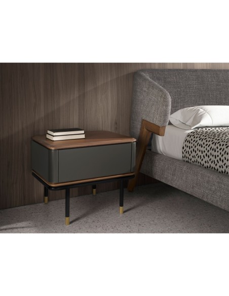 Mesita de noche madera gris oscuro, acero negro y tapa de nogal