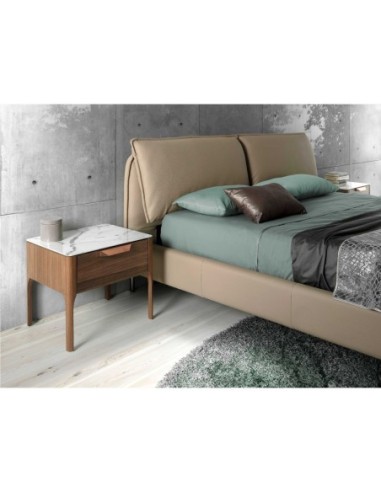 Mesita de noche nogal con tapa de cristal...