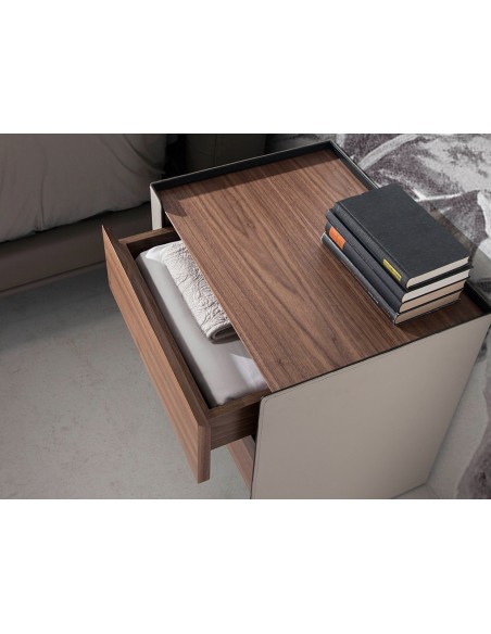 Mesita de noche polipiel, nogal y acero negro